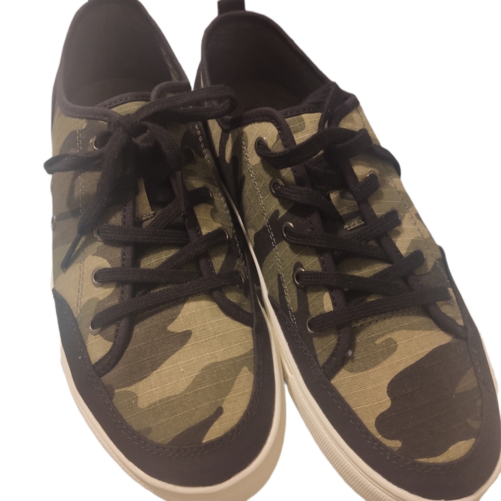 NIB West Harris Camo Sneakers